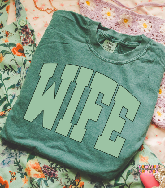 Green wife tee